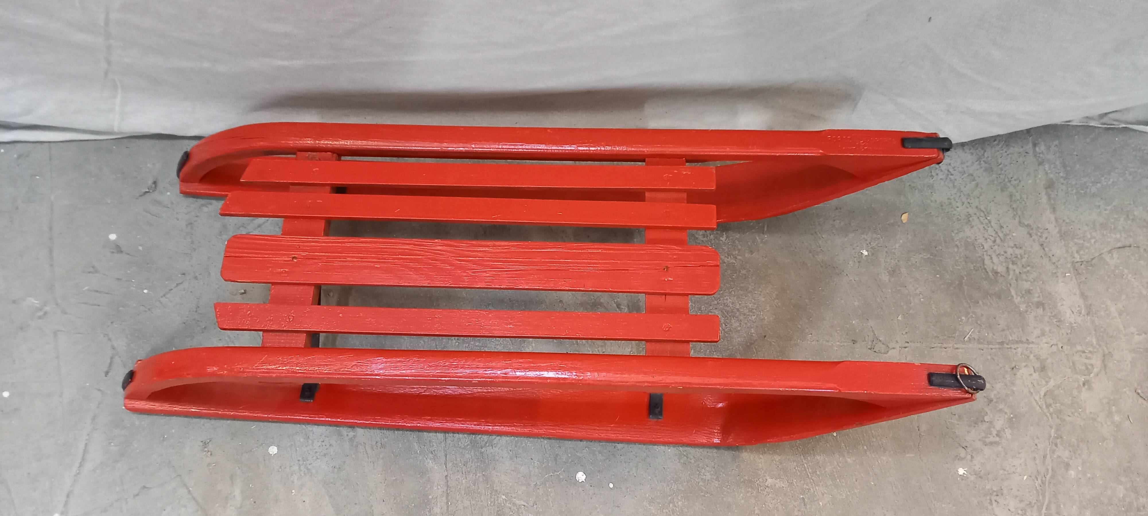 Vintage streamlined sled in excellent condition