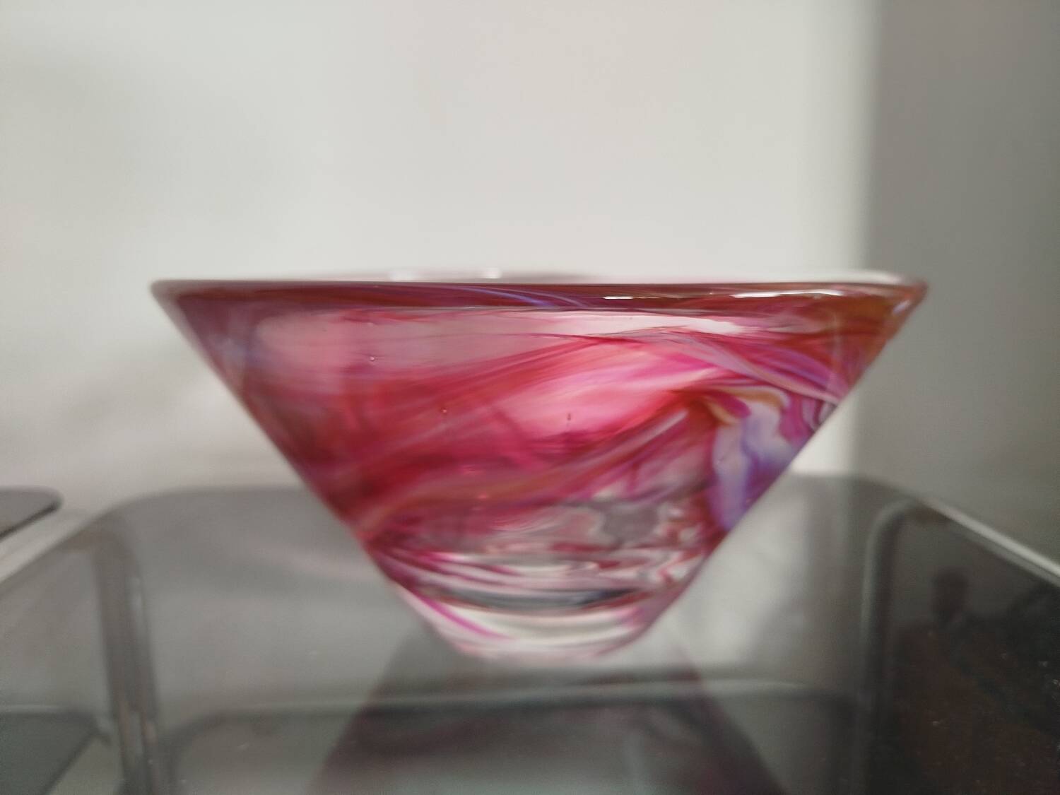 Large salad bowl / bowl in blown glass - pink and purple tones
