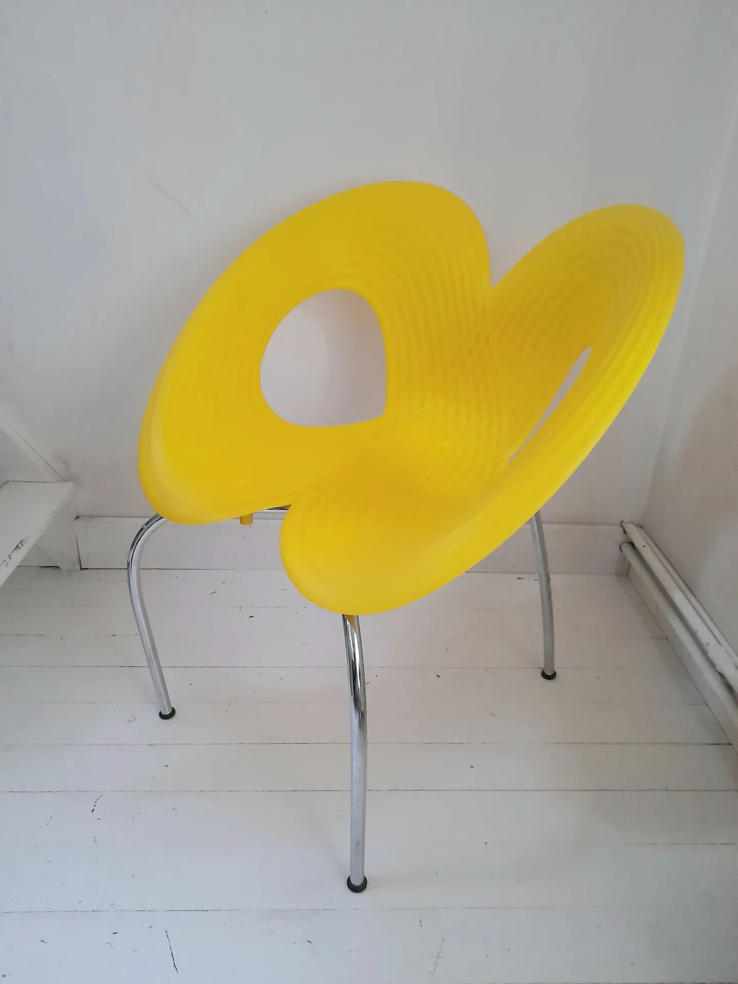 Ripple chair jaune design Ron Arad pour Moroso