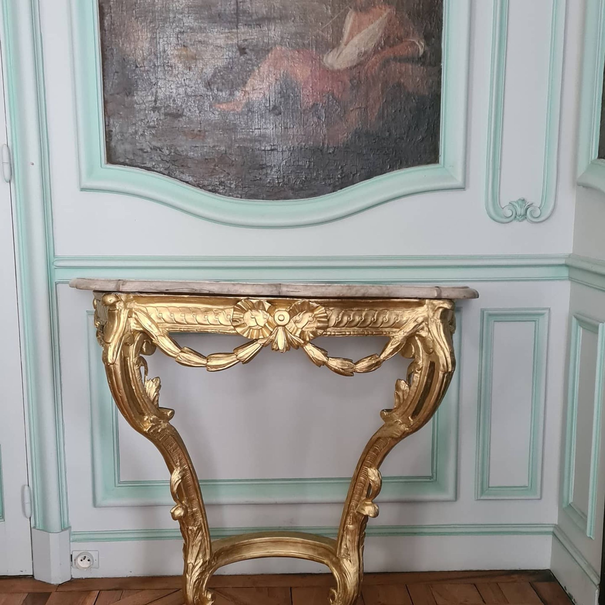 Console époque Louis XV vers 1760 en bois sculpté et redoré