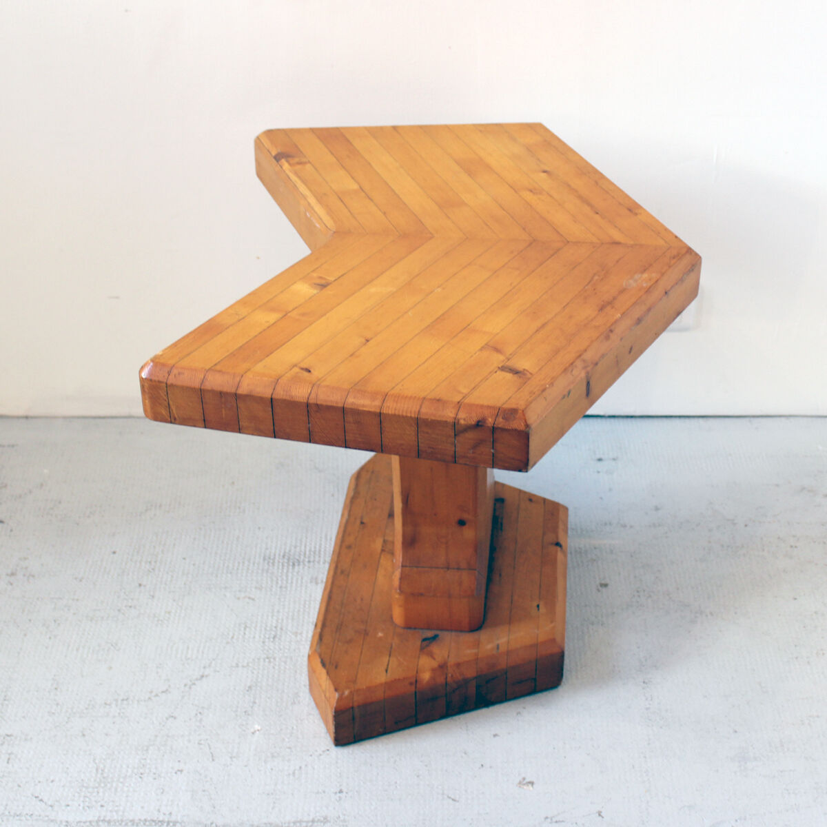 Side table in solid glued laminated pine