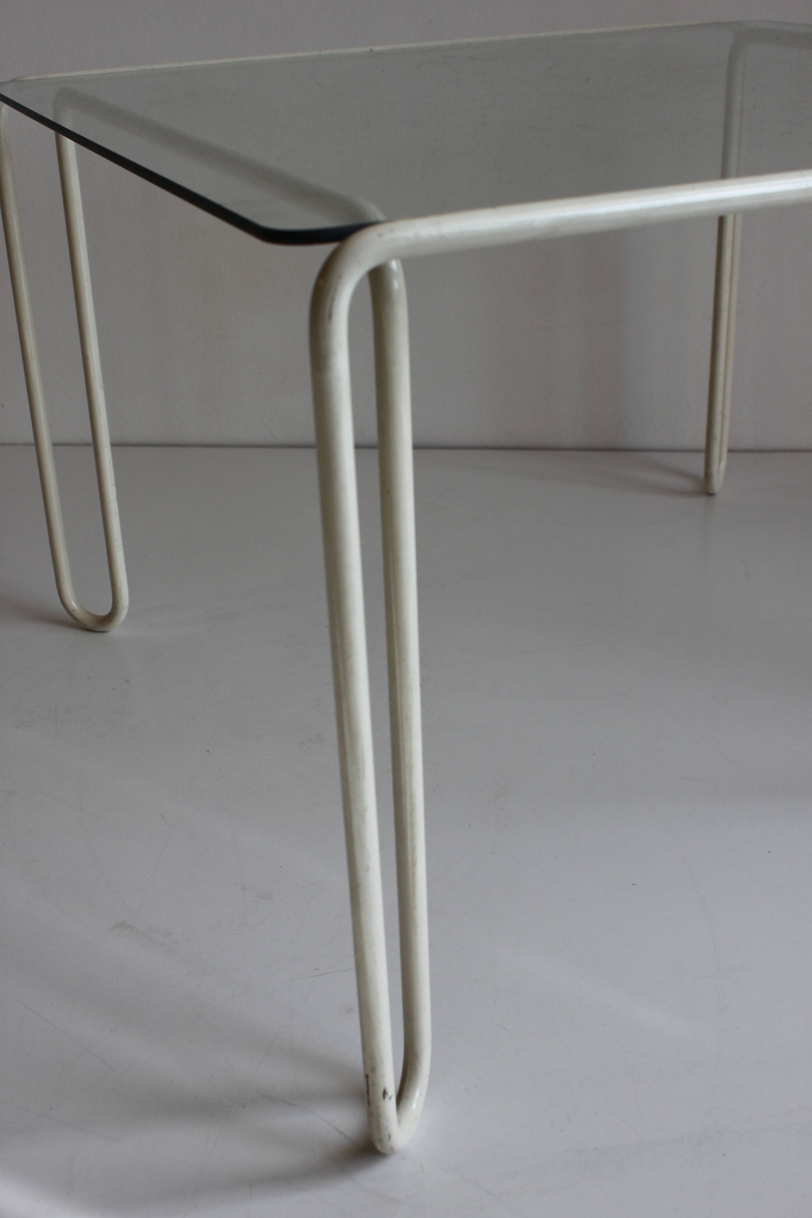 Table basse vintage à structure en métal courbé, 1960