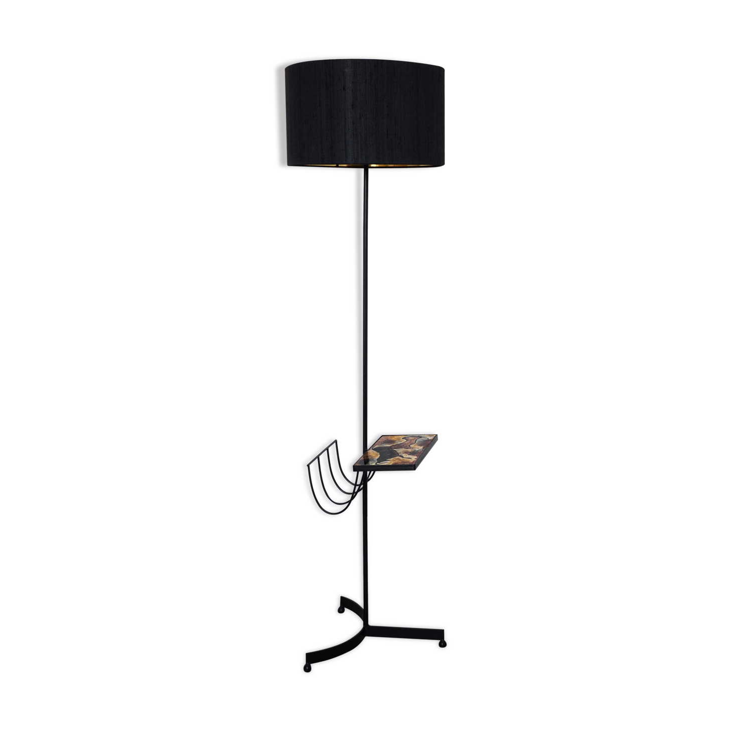 Black metal magazine rack floor lamp with ceramic shelf