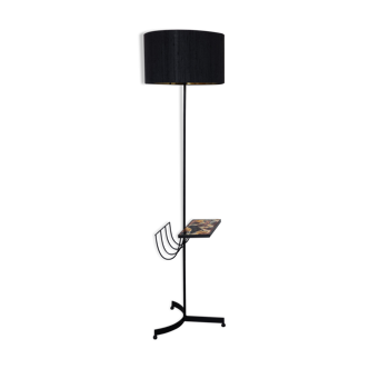 Black metal magazine rack floor lamp with ceramic shelf