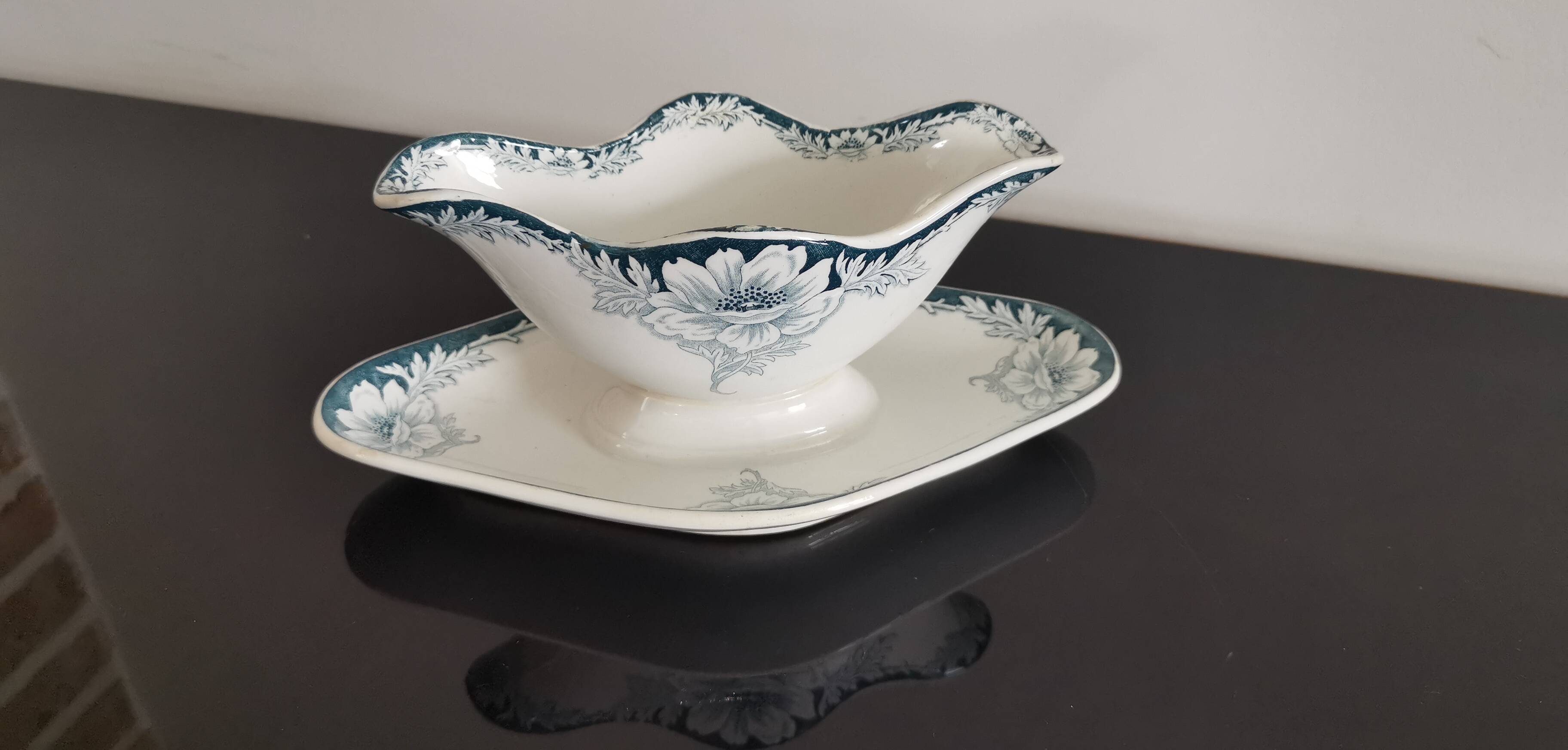 Gravy boat from St Amand and Hamage, iron earth model Suzanne green flowers