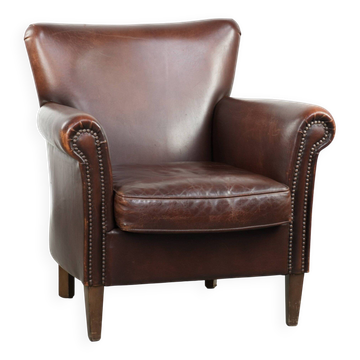 Comfortable sheepskin armchair with character and a good dose of elegance