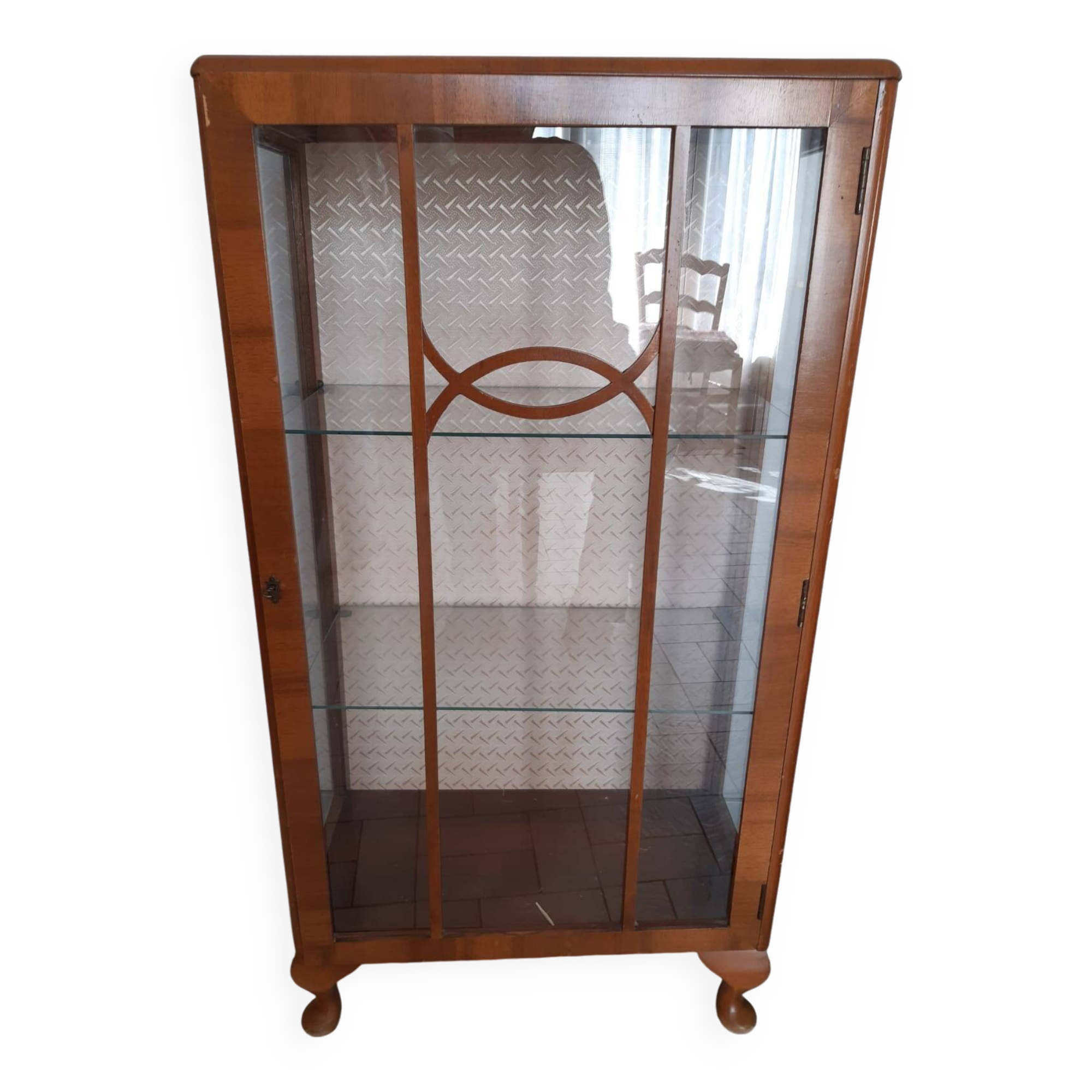 English style display case