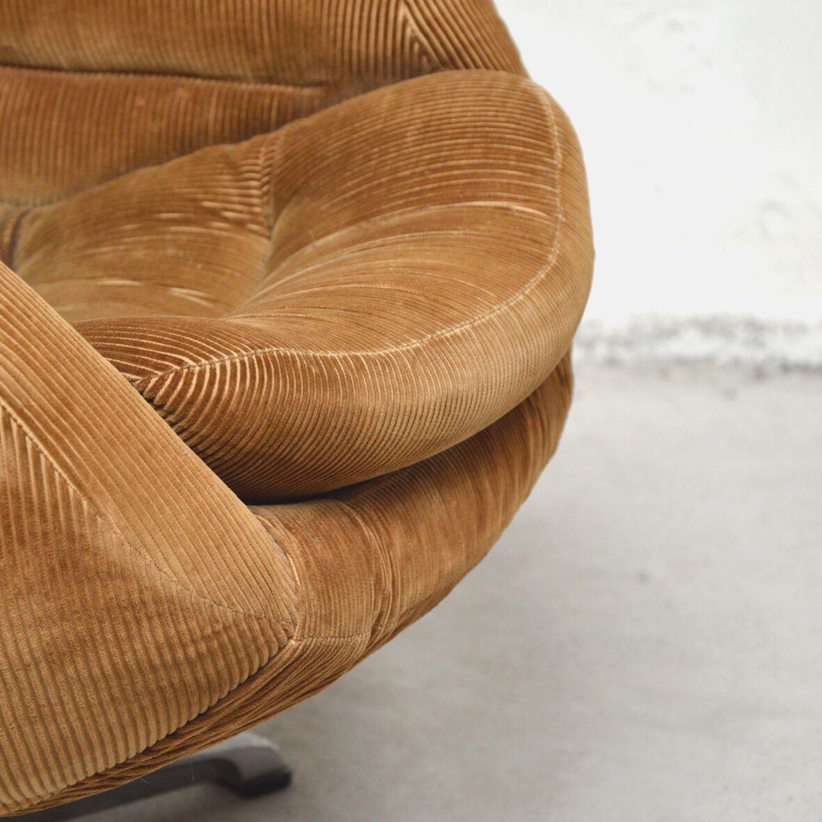 Velvet swivel armchair, 1970