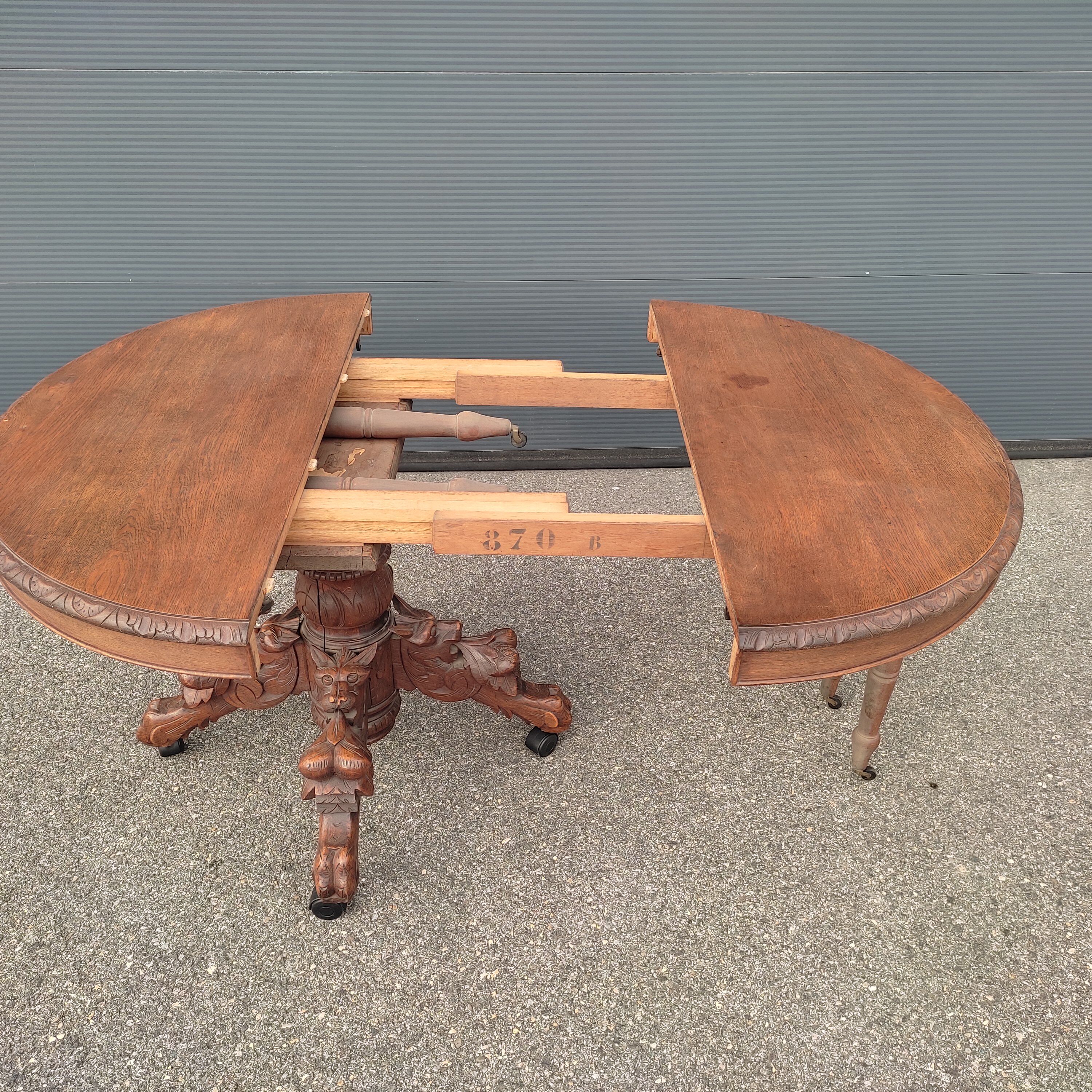 French table in extendable solid oak