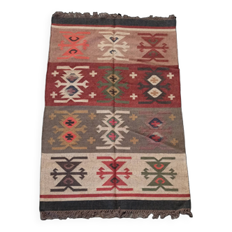 Tapis kilim en toile de jute et coton. 125cm x 195cm