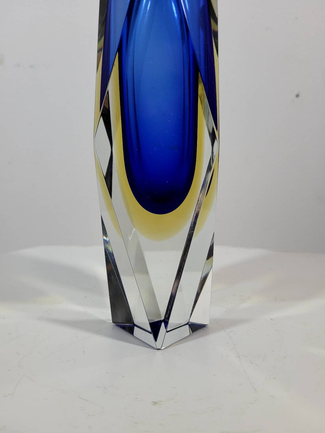 Murano flavio poli vase carré vintage en verre bleu et jaune