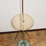 Polska lampa podłogowa z lat 60., utrzymana w modernistycznej estetyce tamt