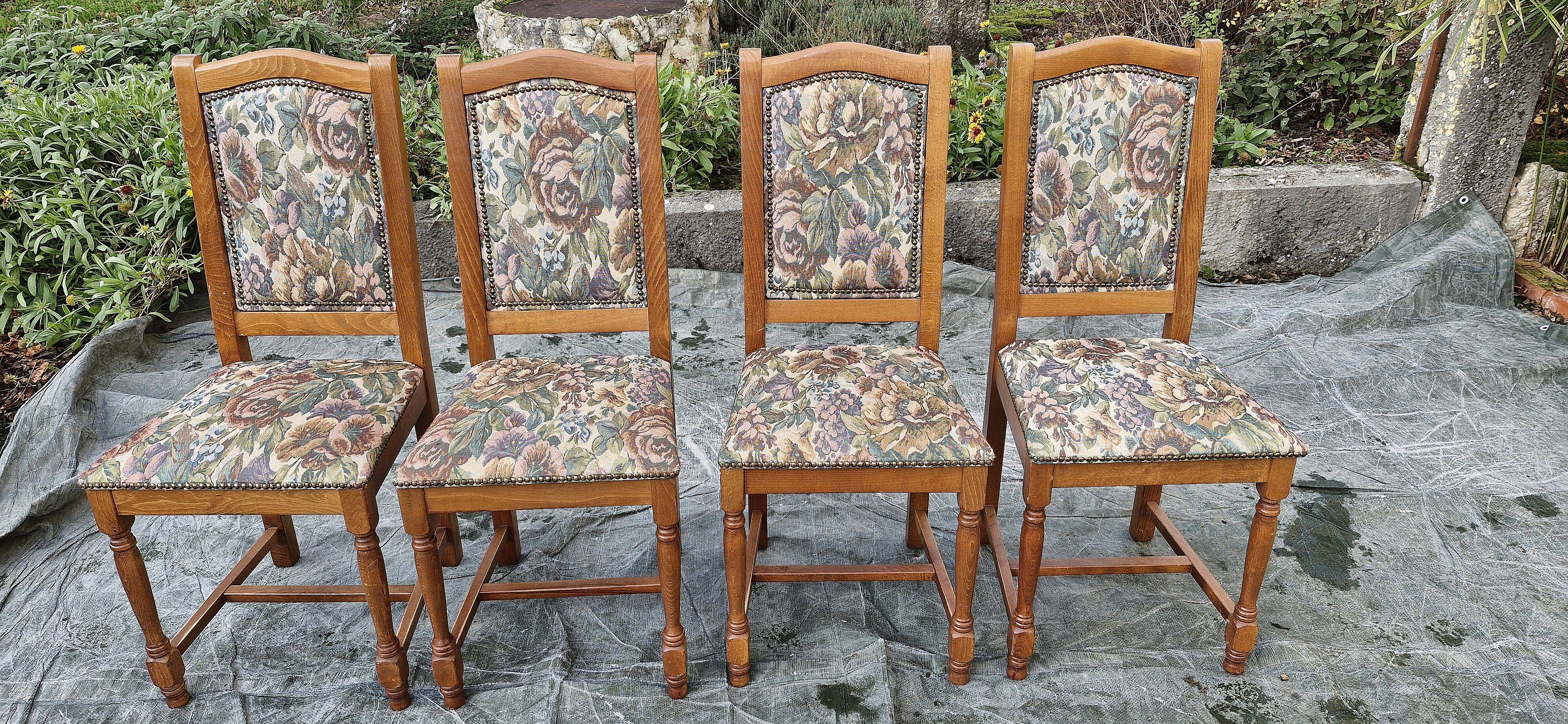 4 chaises en bois massif et tissus