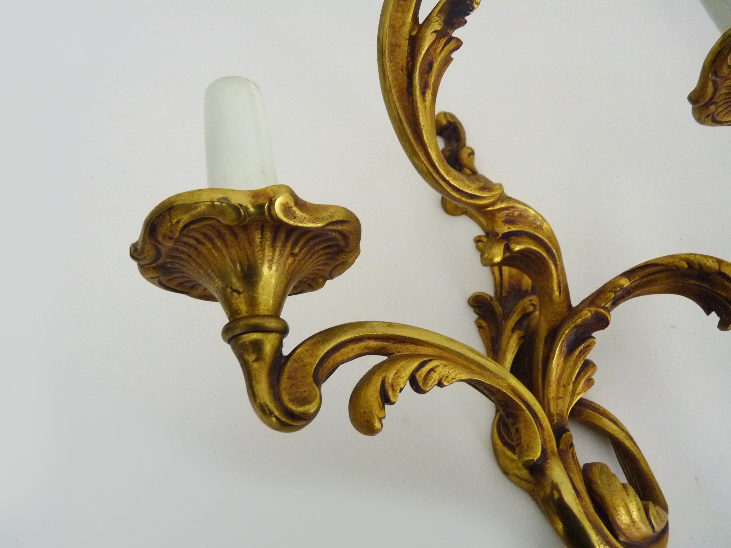 Pair of bronze sconces acanthus leaves with 3 fires Louis XV style