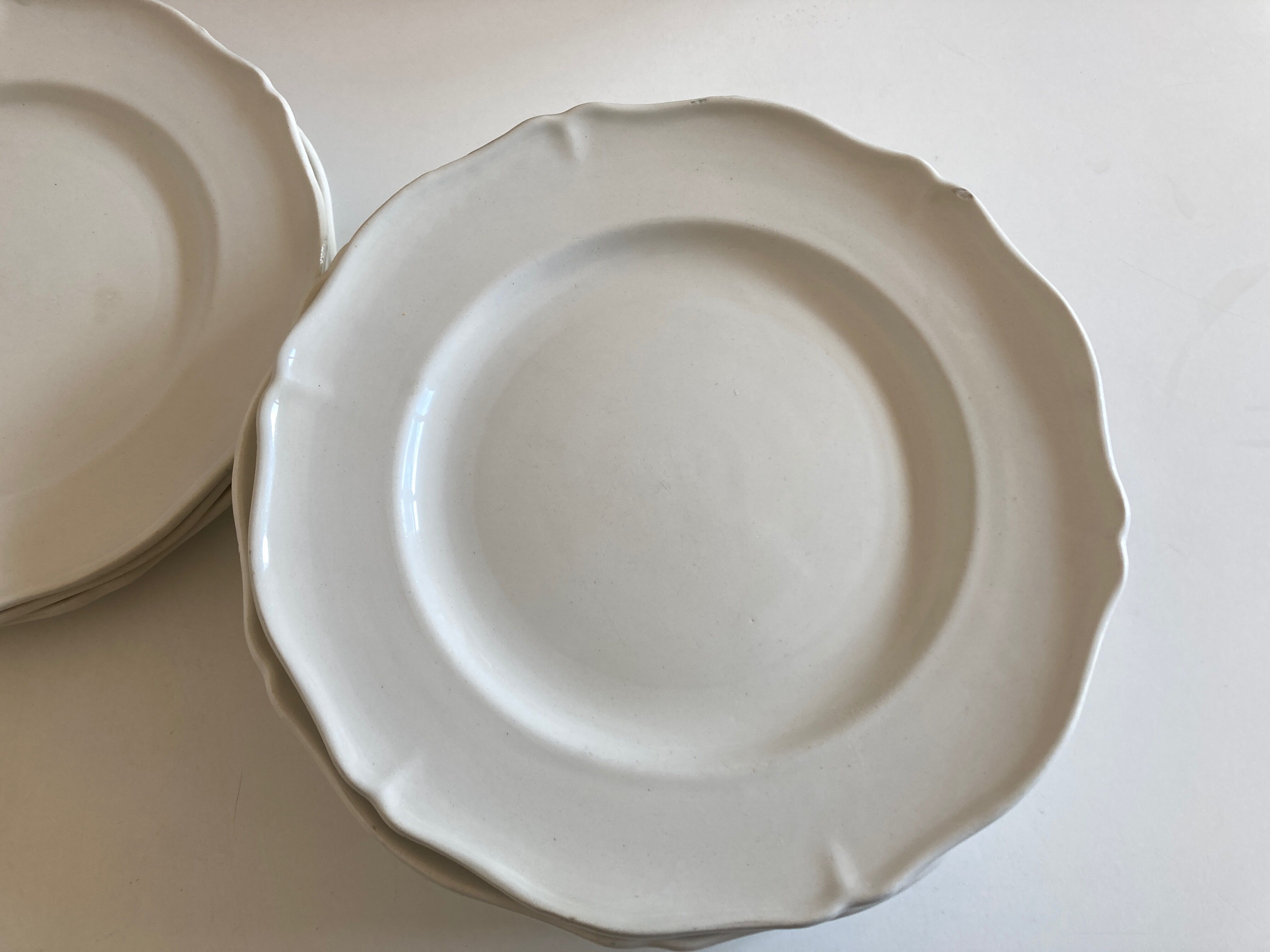 Set 10 plates with godrons in English iron earth 1950