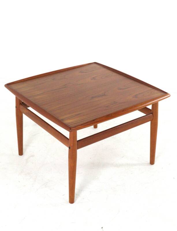 Grete Jalk for Glostrup coffee table danish design in teak