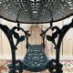 Table de jardin en fer peint style Art Nouveau