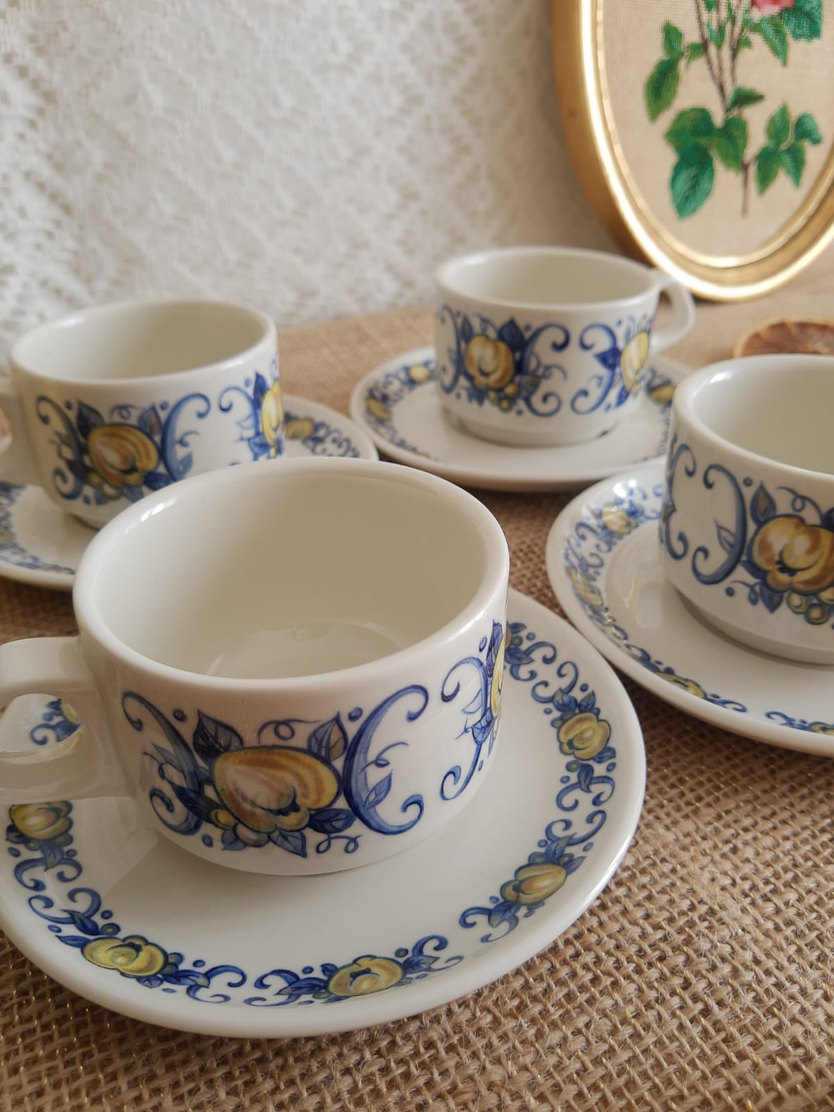 Set of 4 Villeroy & Boch cups and saucers - vintage