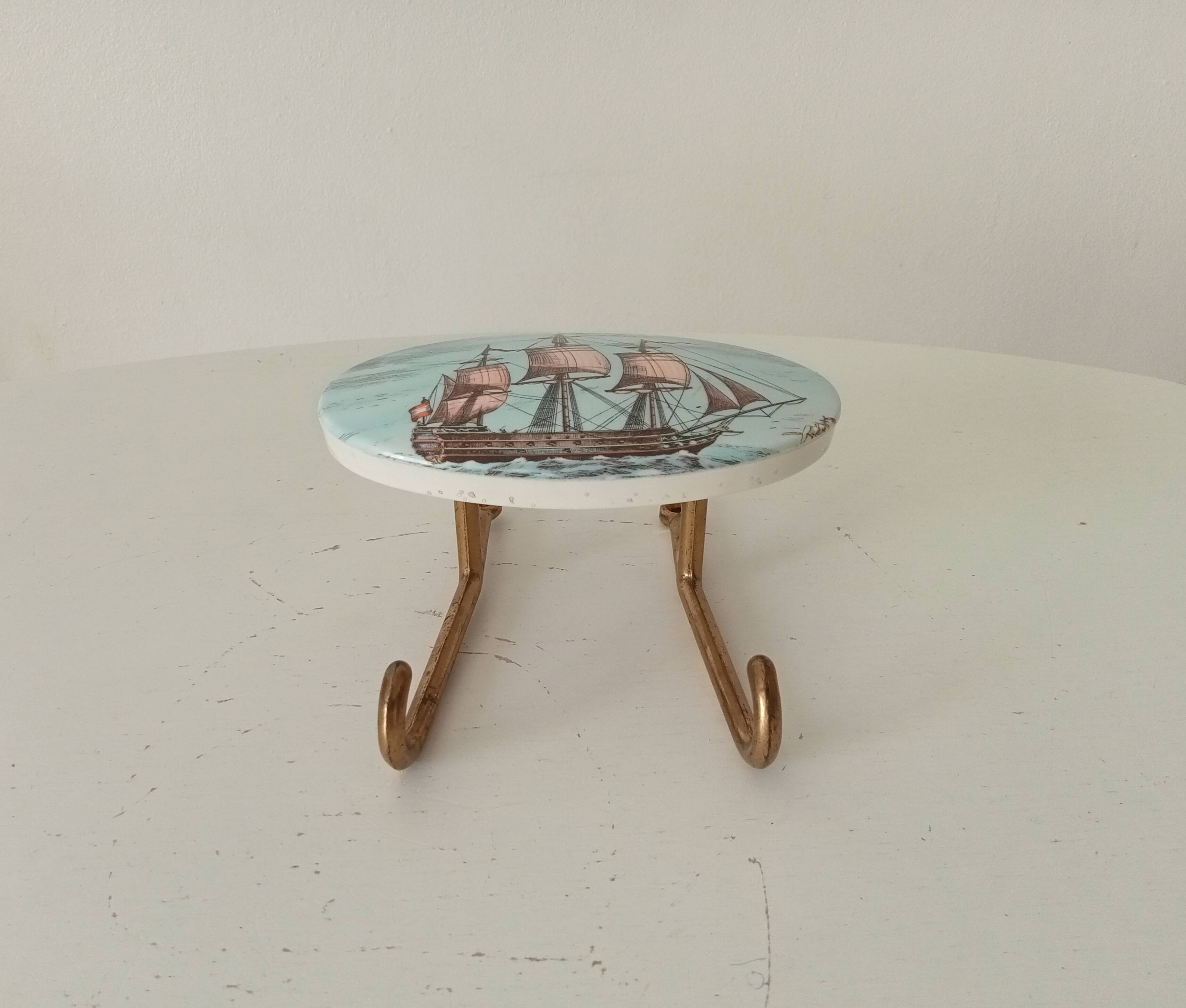 Vintage wall coat hook in brass and Bakelite.