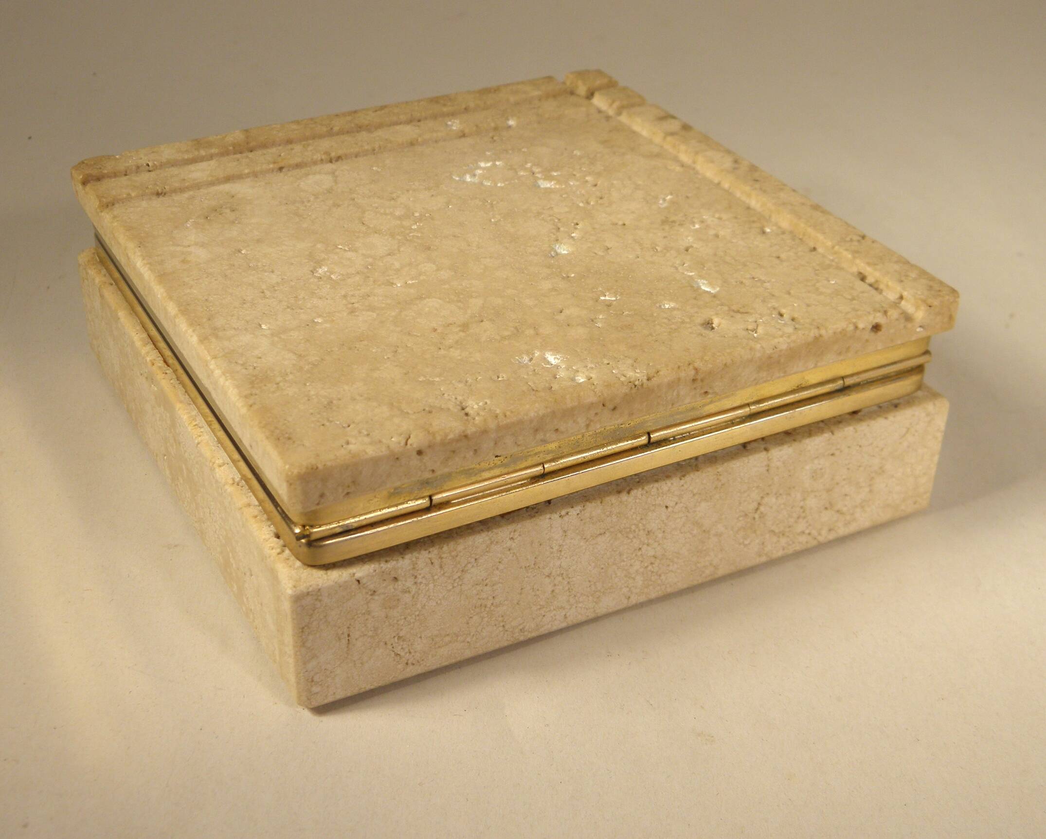 Mannelli travertine smoking set