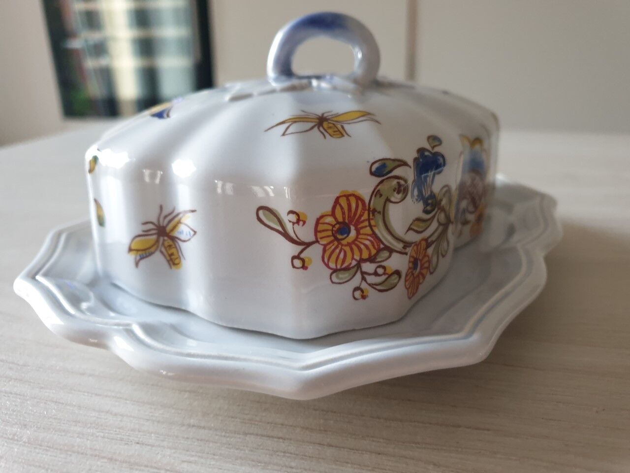 Butter dish