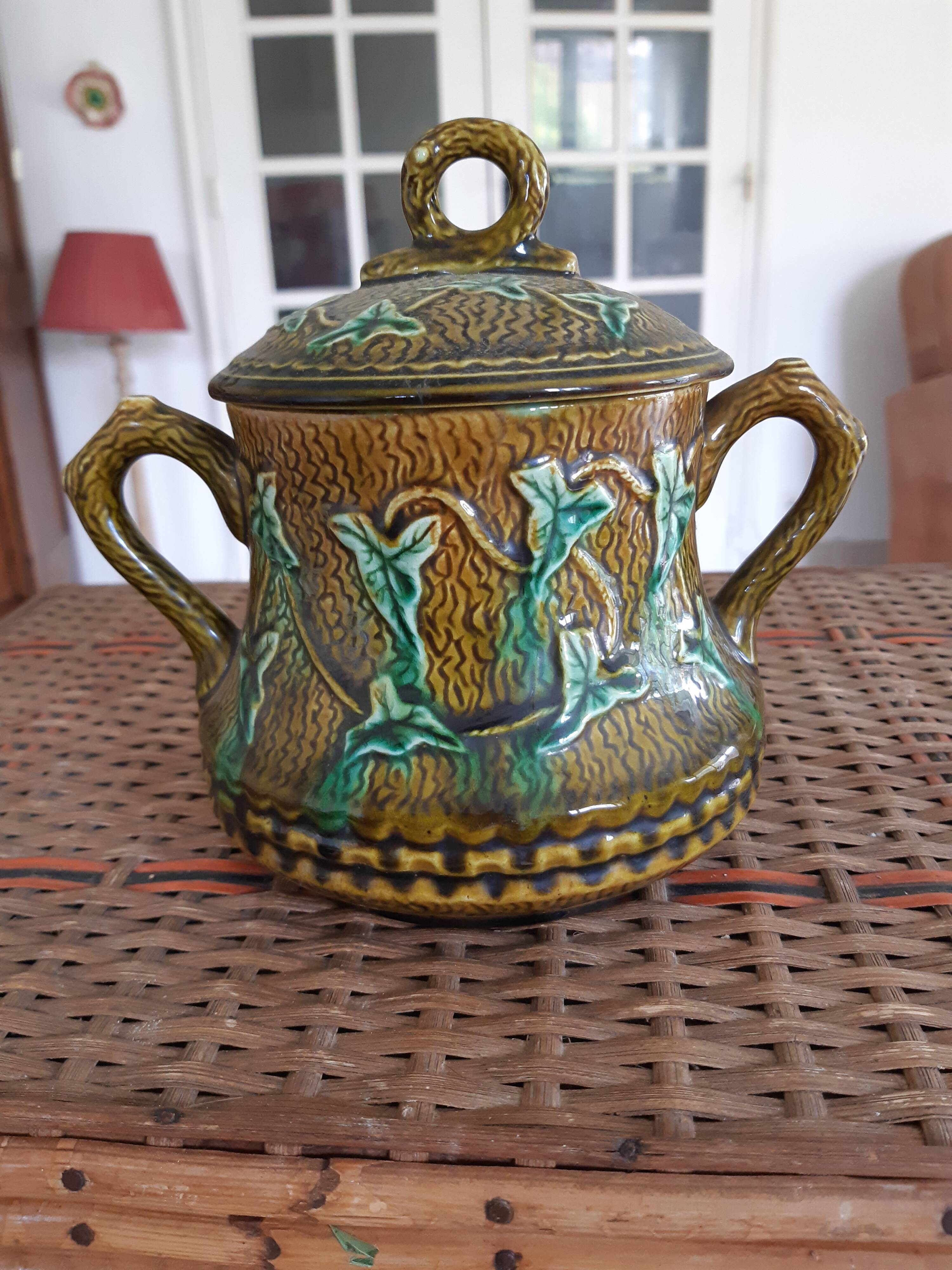 Coffee service in barbotine