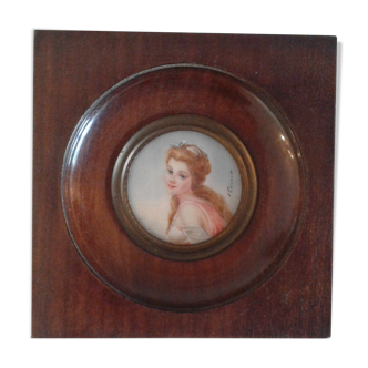 Portrait miniature quality lady in rose dress