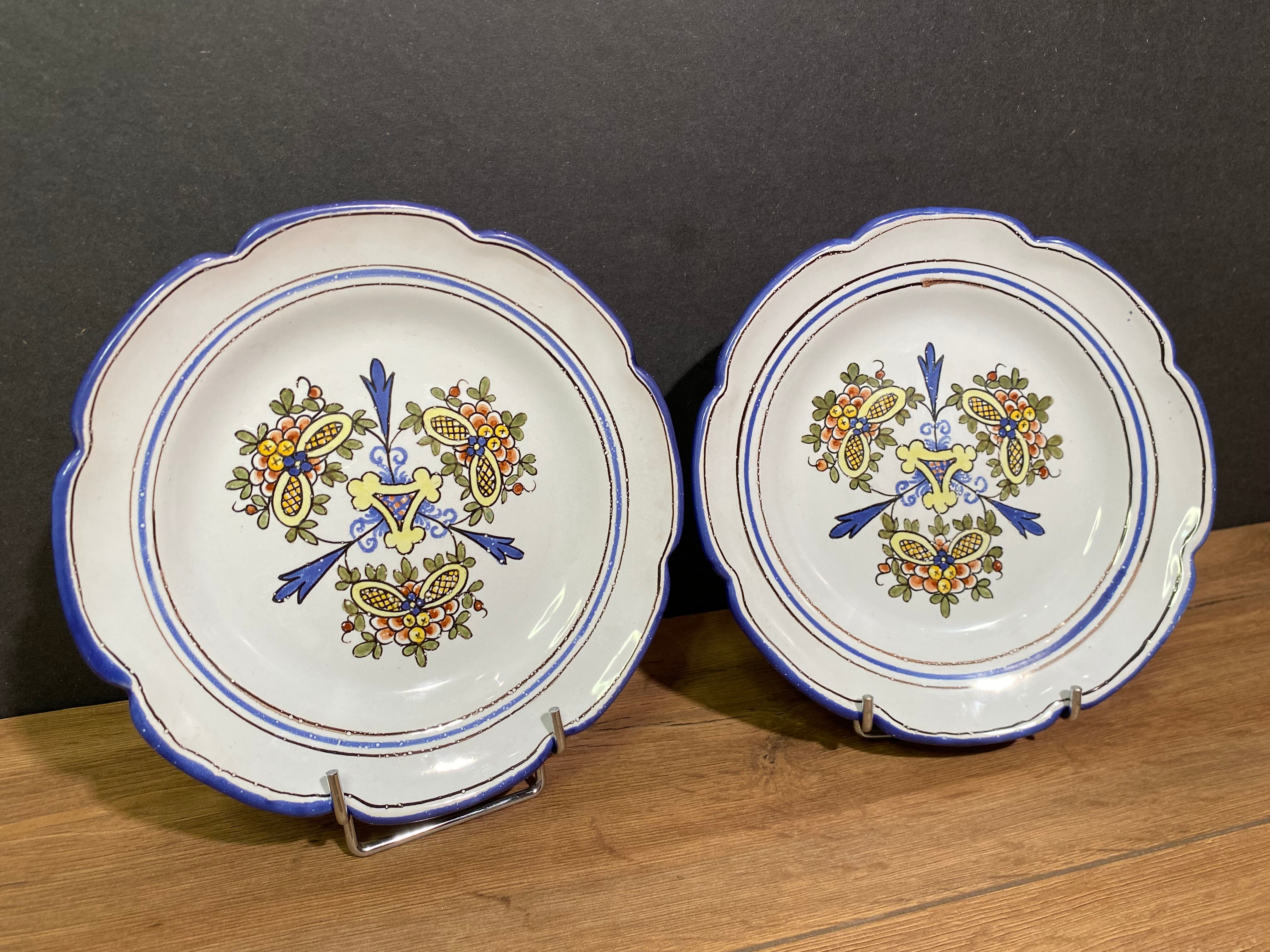 Pair of Nevers earthenware plates signed Georges