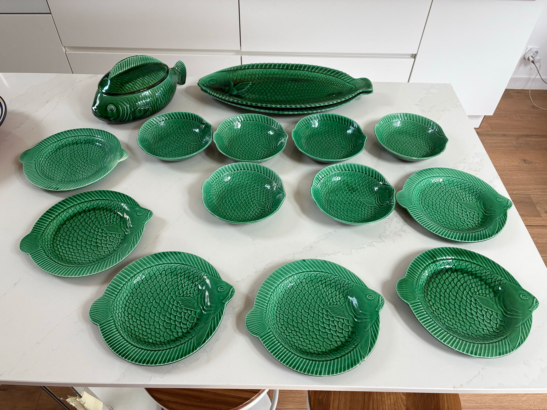 Complete tableware service from Sarreguemines.
