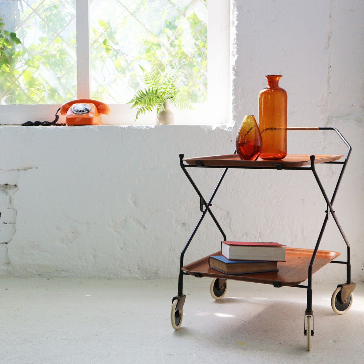Mid-century modern foldable serving trolley with teak trays