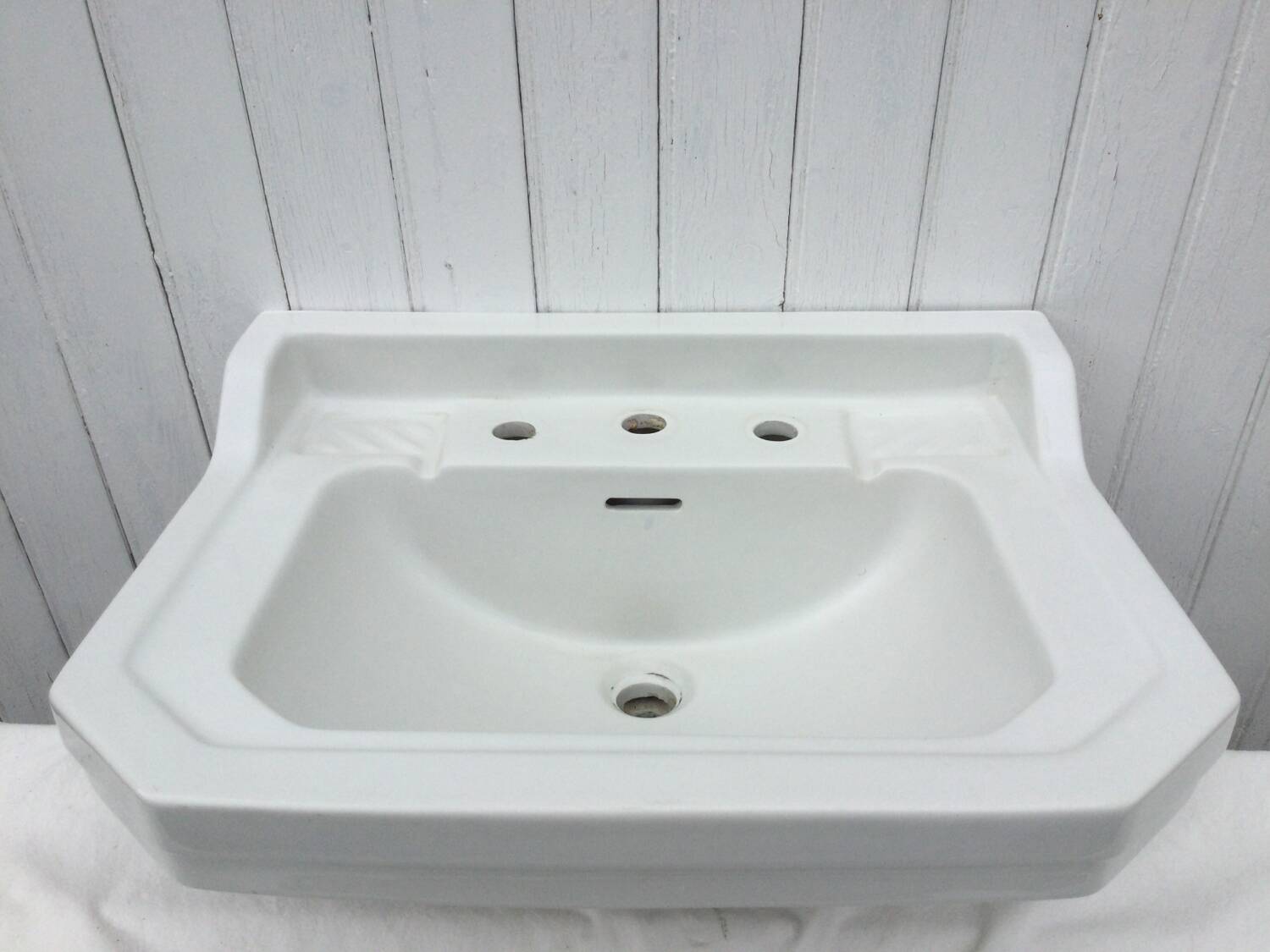 White ceramic washbasin, 1950