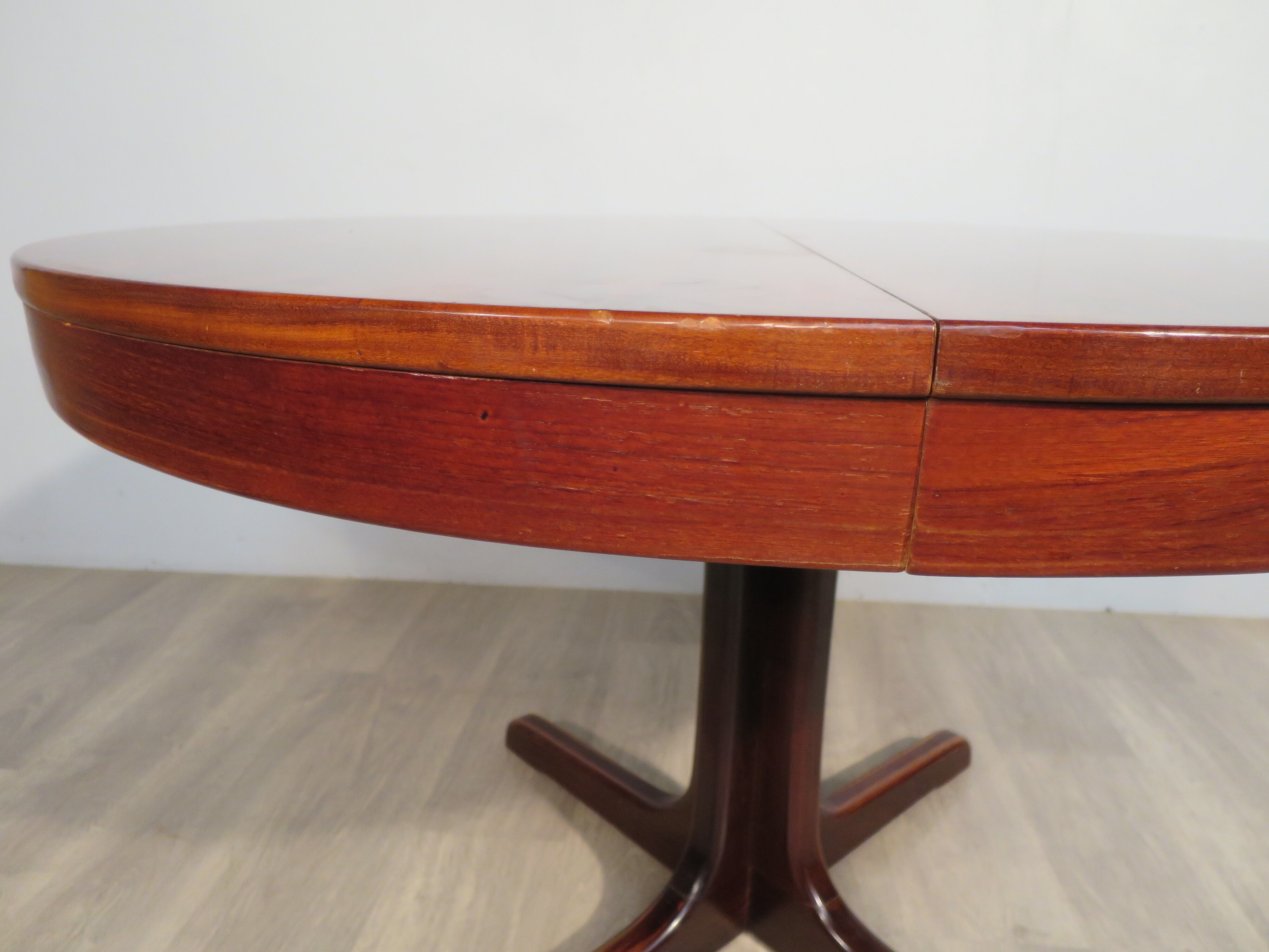 Central-footed rosewood round table