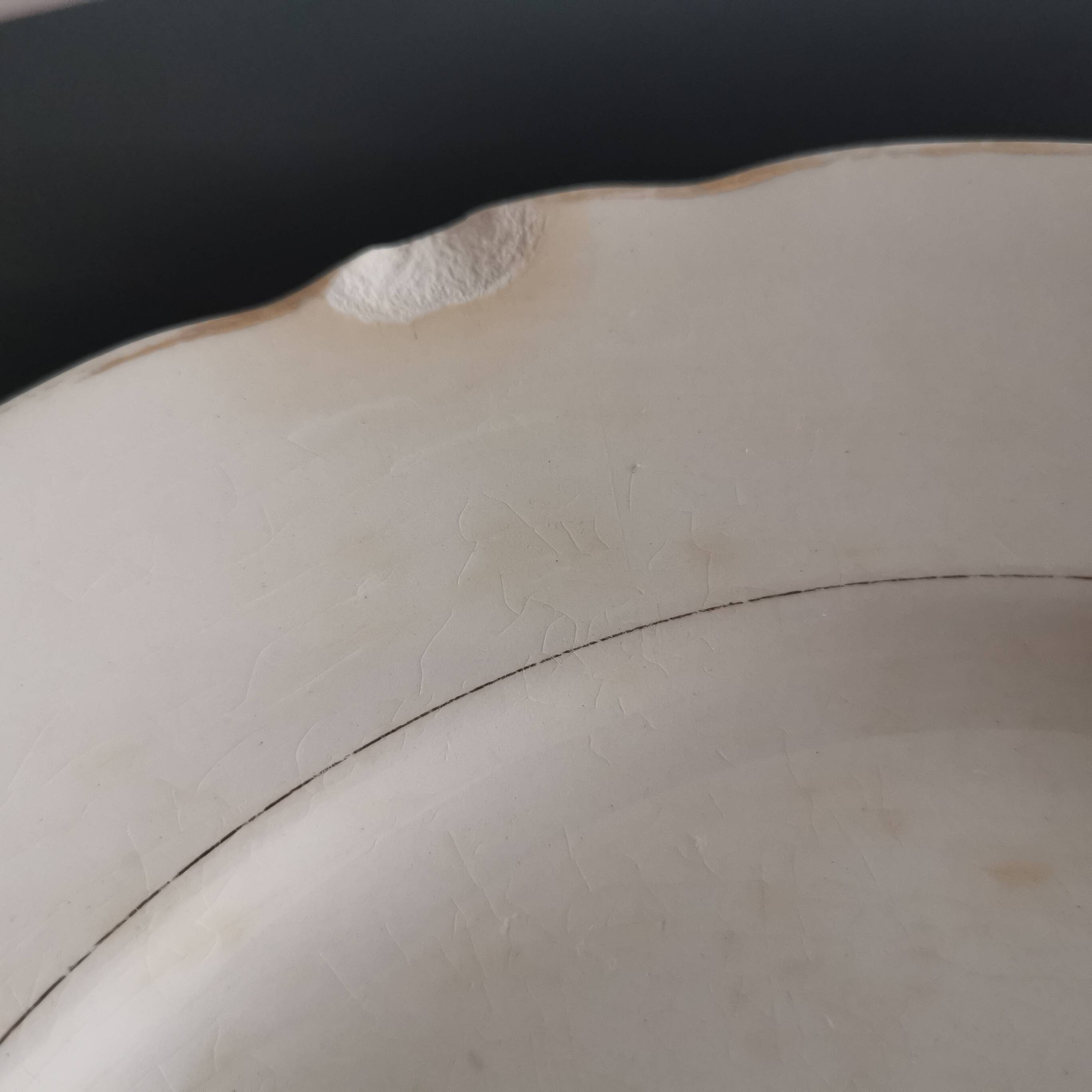 Set of 6 Villeroy and Boch flat plates in ivory color and gold edging