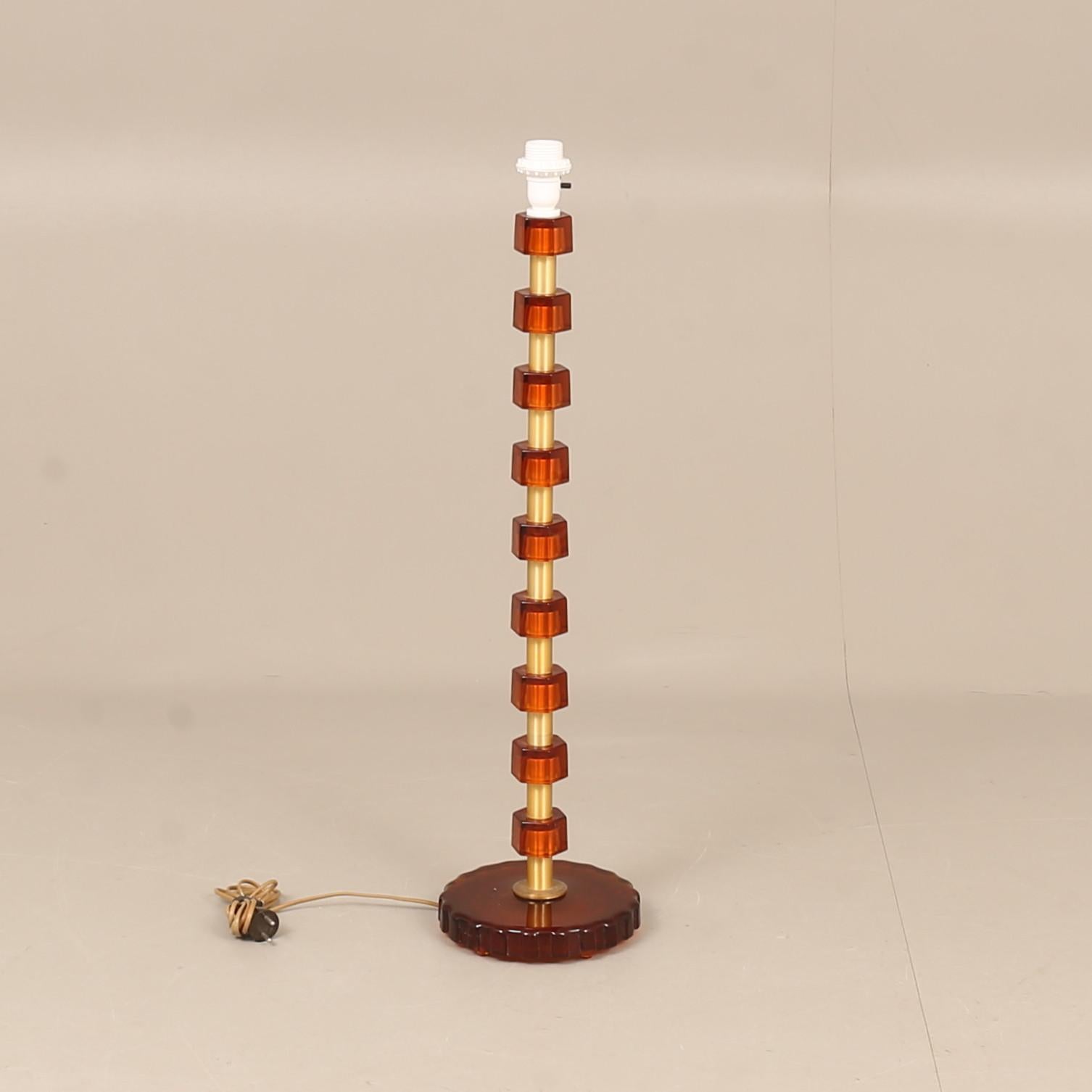 Lampe de Nybro Armaturfabrik Verre moulé clair et laiton Signée Suède 1960