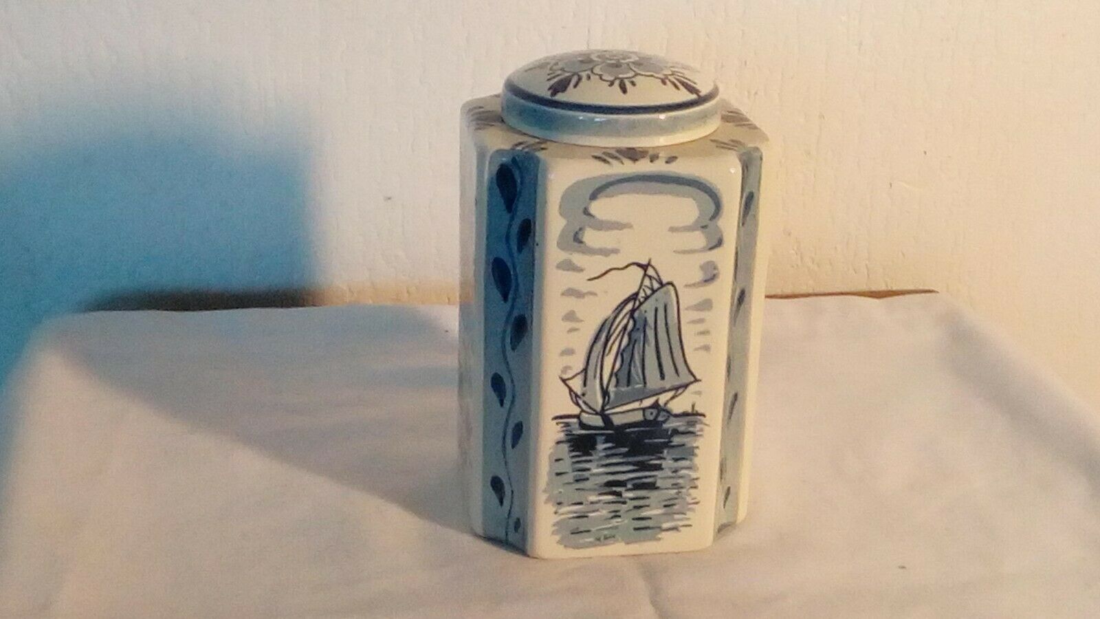 Pot covered in faience of delft blue delfino decor boat mill holland