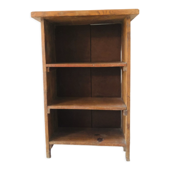 Shelf on feet with elm wood lockers