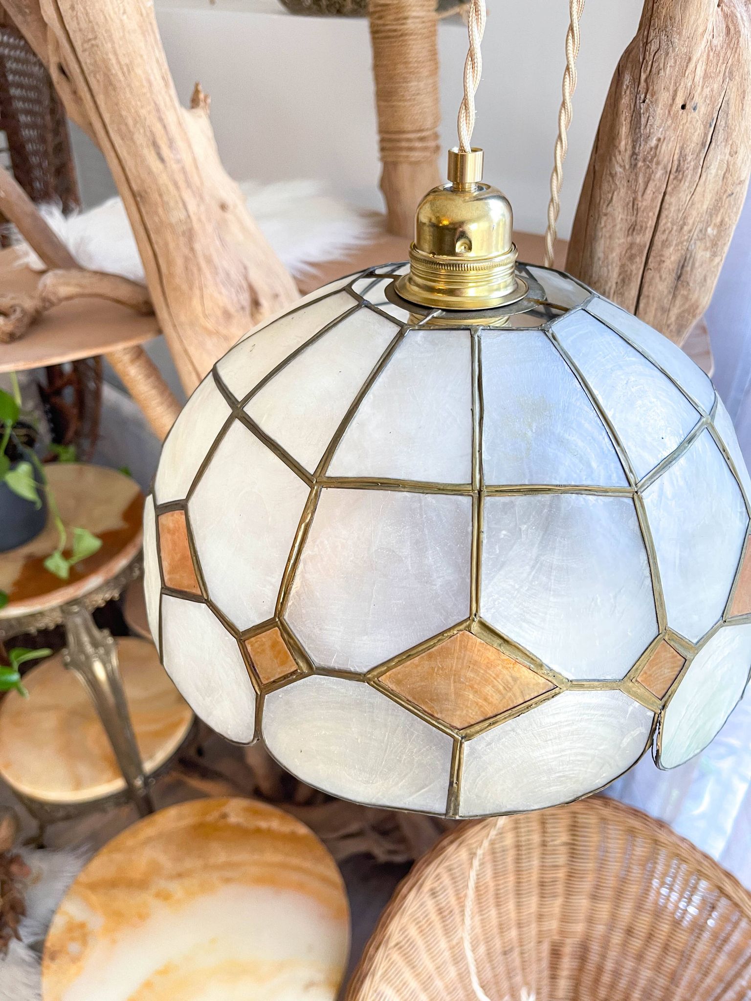 Vintage mother-of-pearl and vintage brass pendant light 1970