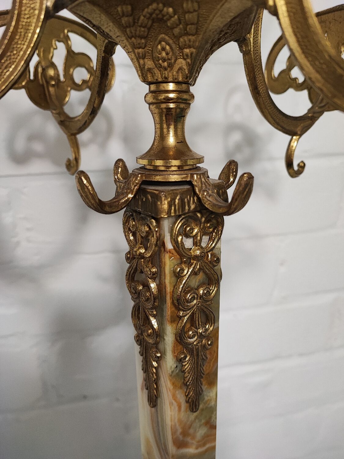 Coat rack on foot in onyx and bronze marble