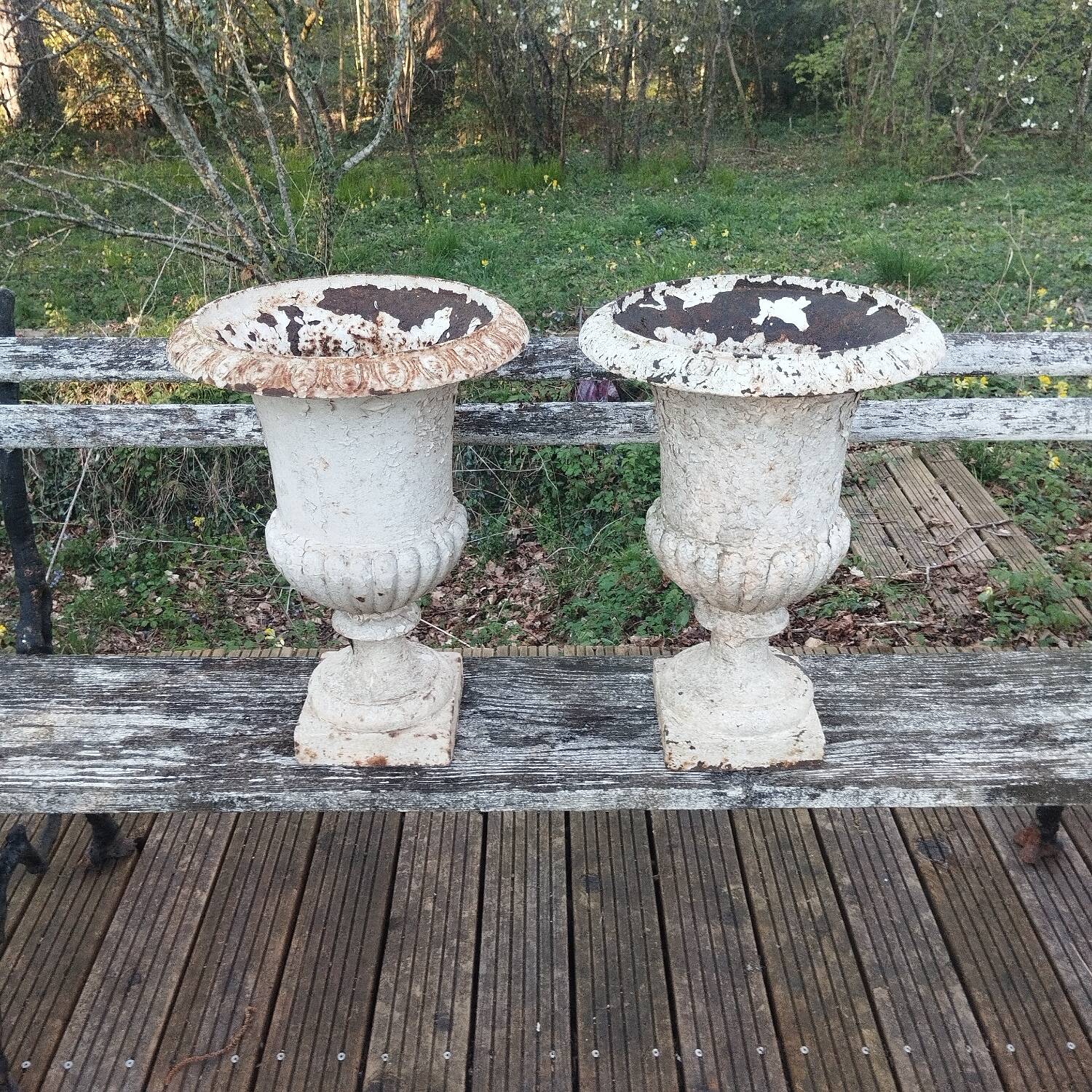 Pair of Medici vases in cast iron