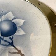 Art Nouveau plate in earthenware with a brass frame