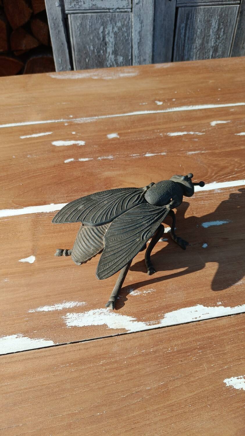Metal fly ashtray