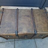 Splendid trunk late 19th century completely renovated