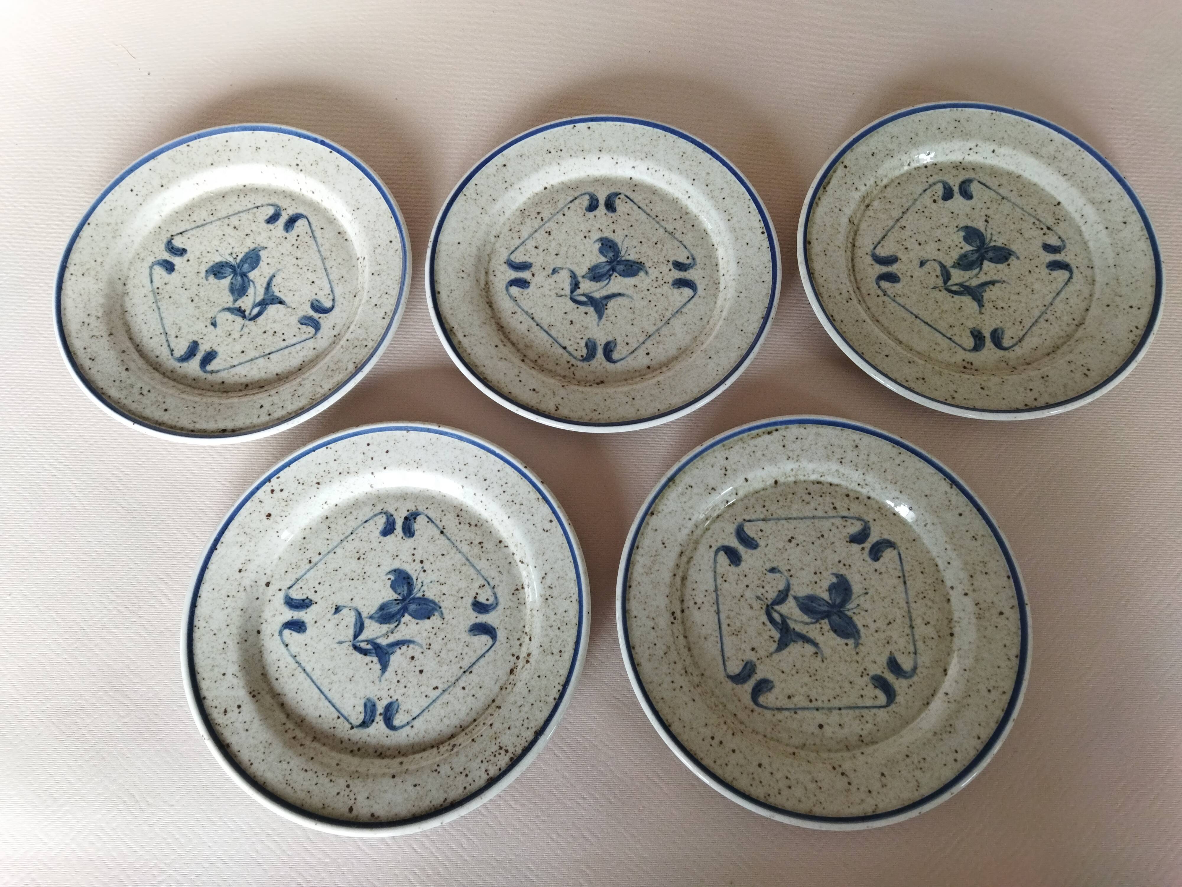 9 assiettes à dessert en porcelaine de Sologne