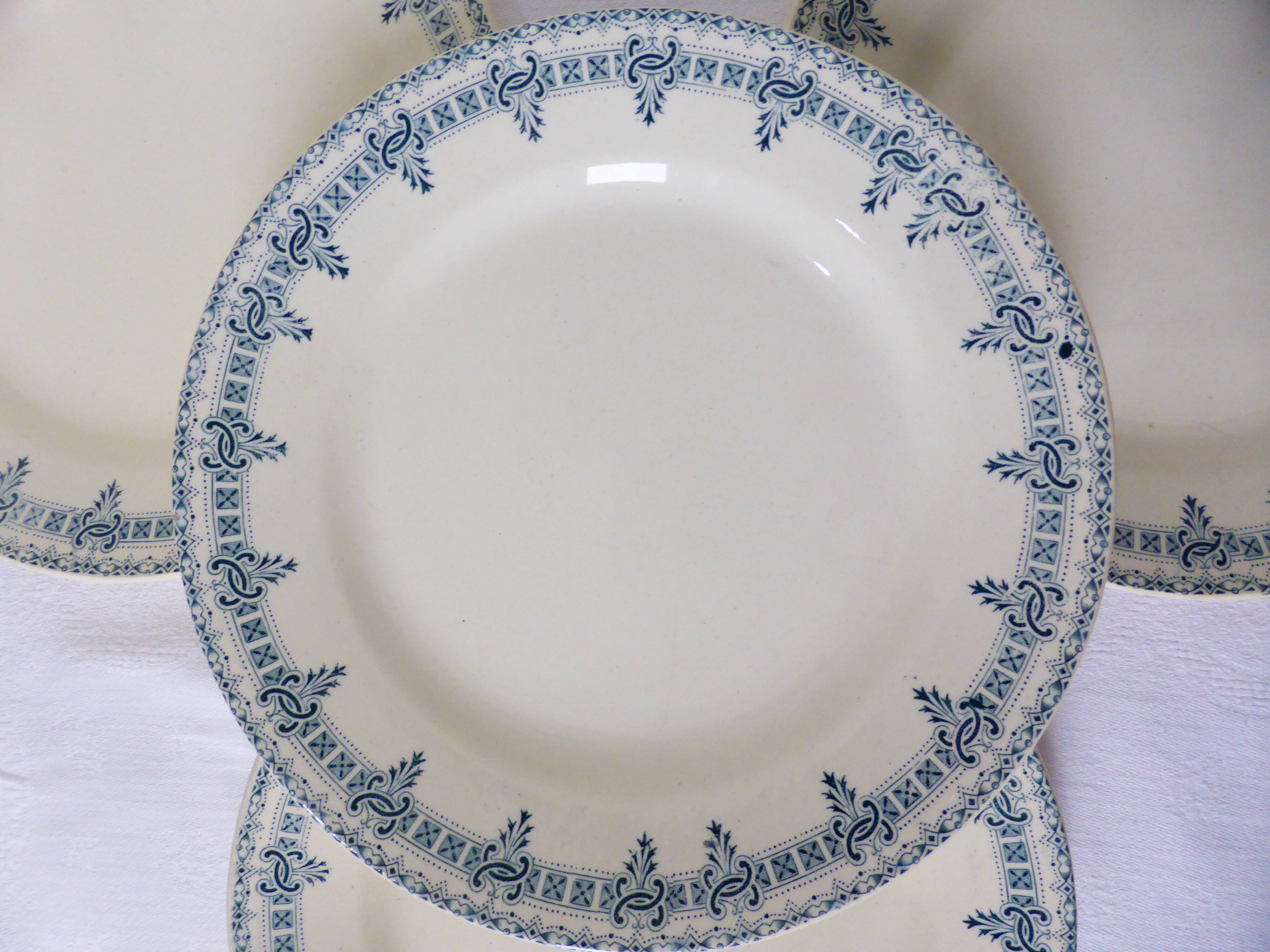 4 assiettes dessert vintage en terre de fer modèle Boetie