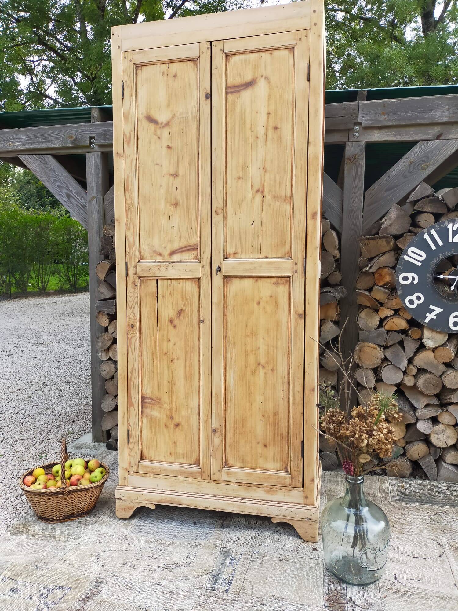 Très grande armoire bois rénovée