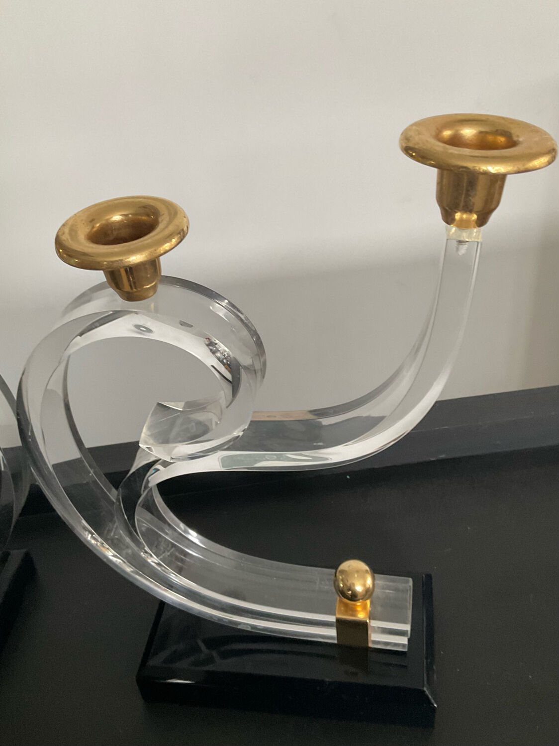 Pair of Hollywood Regency candlesticks in lucite and brass