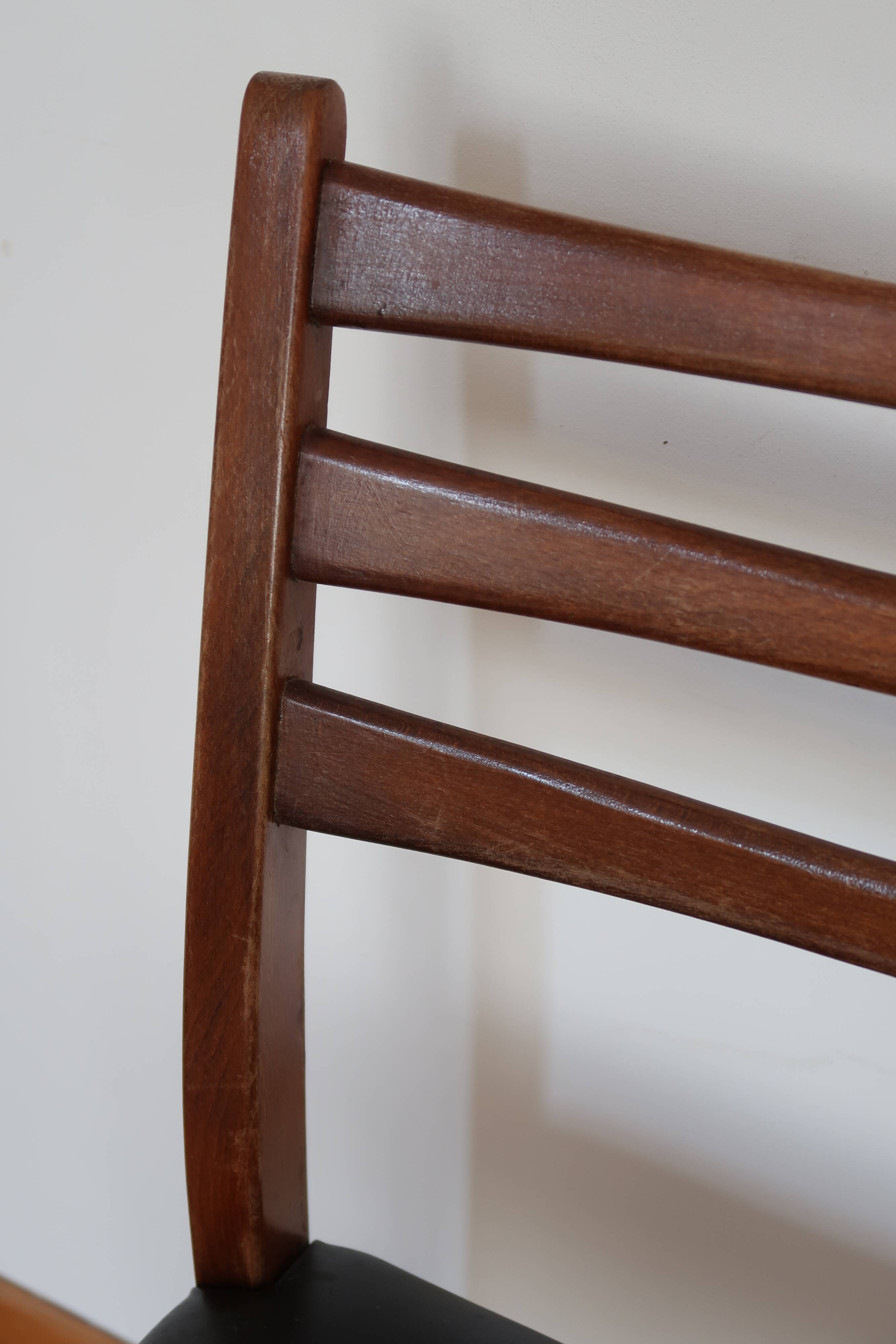 Pair of Scandinavian chairs skaï black