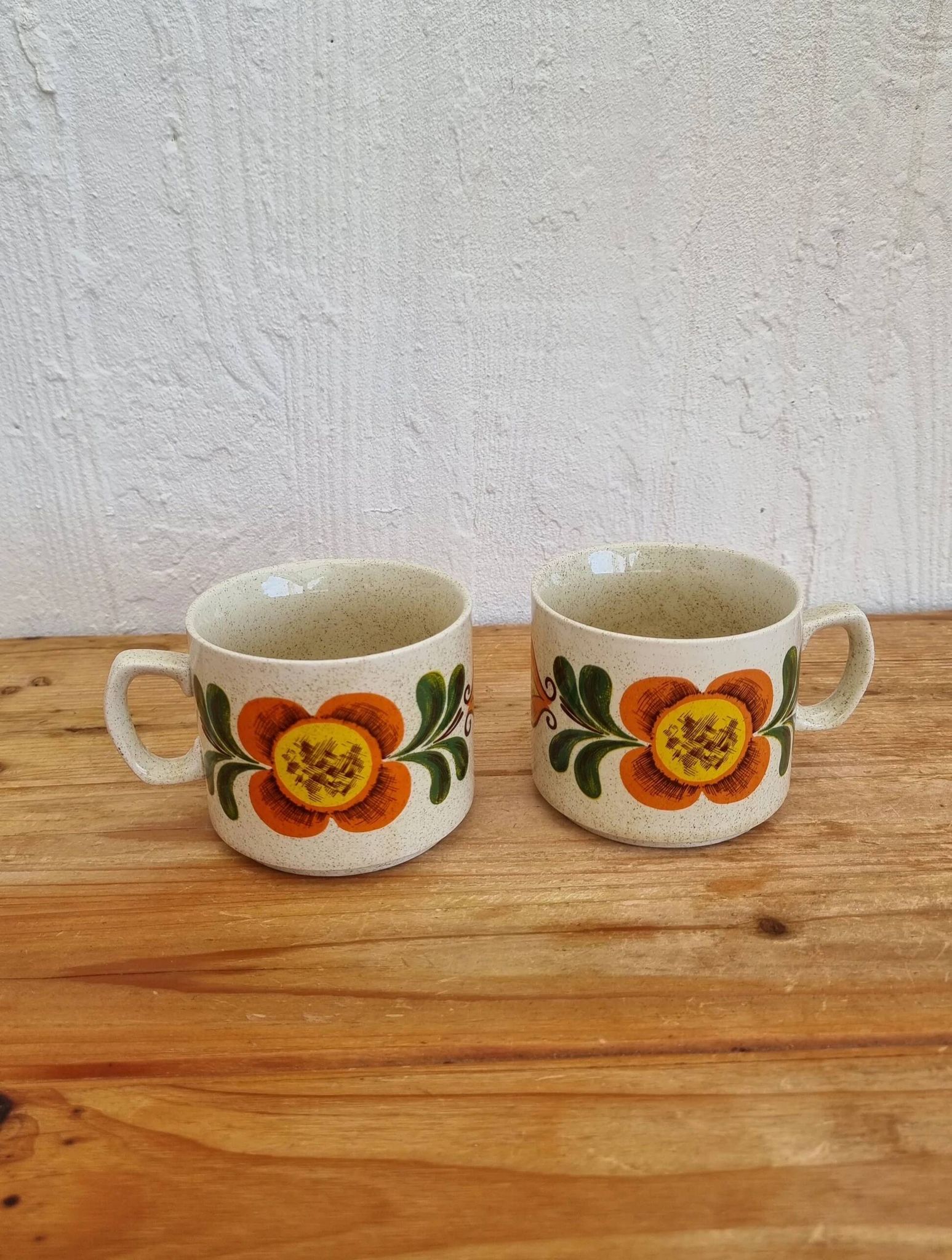 A pair of vintage Weidmann cups with an orange flower motif from the 1970s.