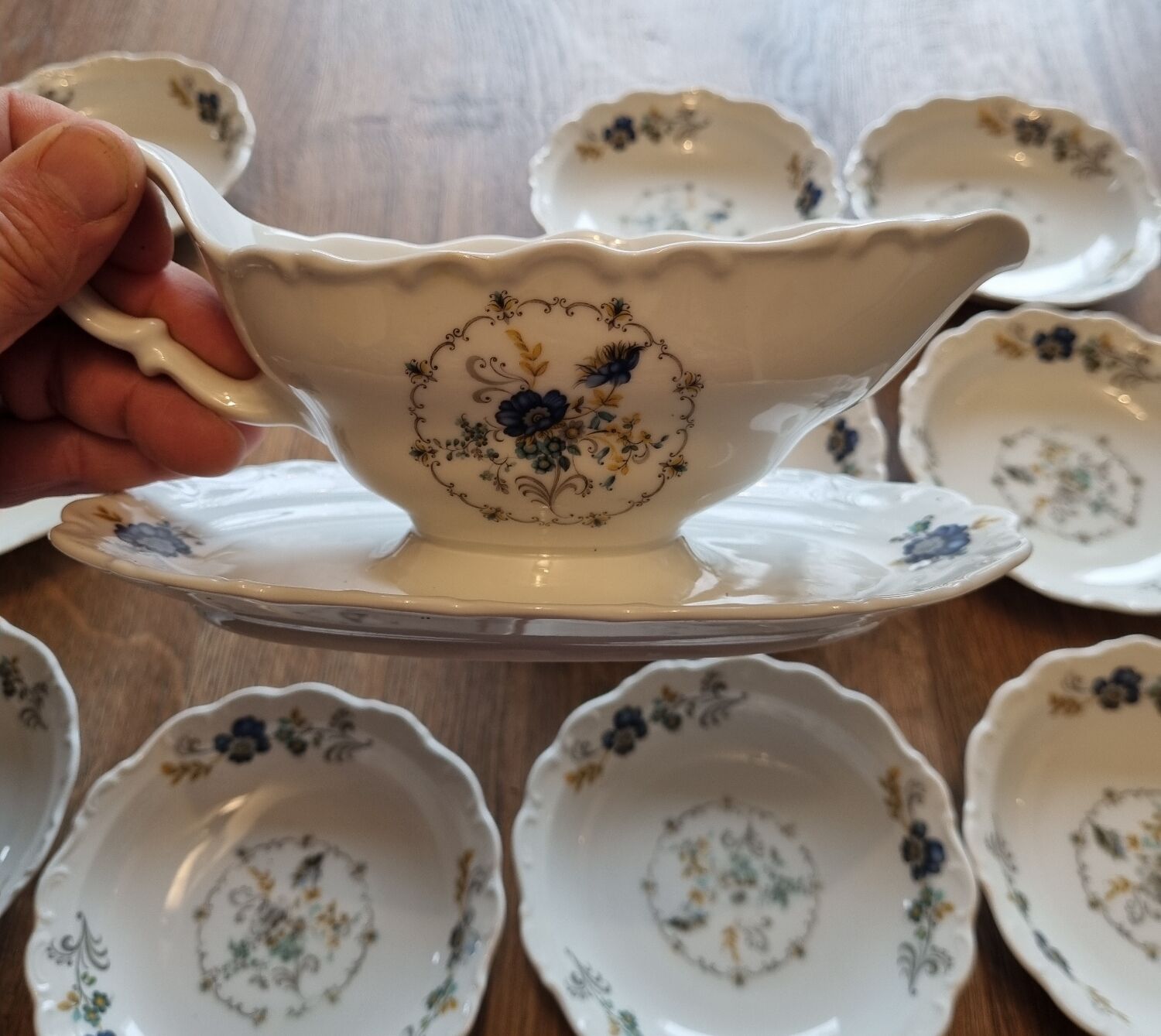 Table service of 108 pieces, Limoges porcelain, Sofafils