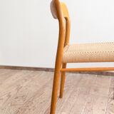 Paire de chaises de salle à manger modèle 75 par Niels O. Møller en chêne